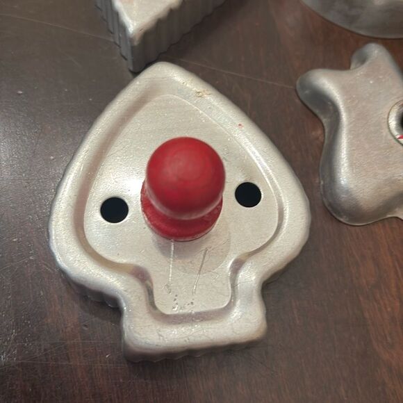 4 Vintage Red and Silver Cookie Cutters - Picture 2 of 6